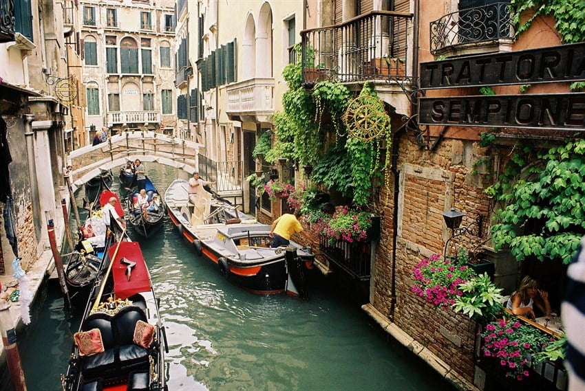 Danh sách các hãng hàng không bay đi Italia