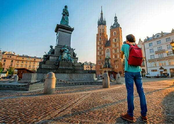 Bao giờ mở lại đường bay đi Hungary